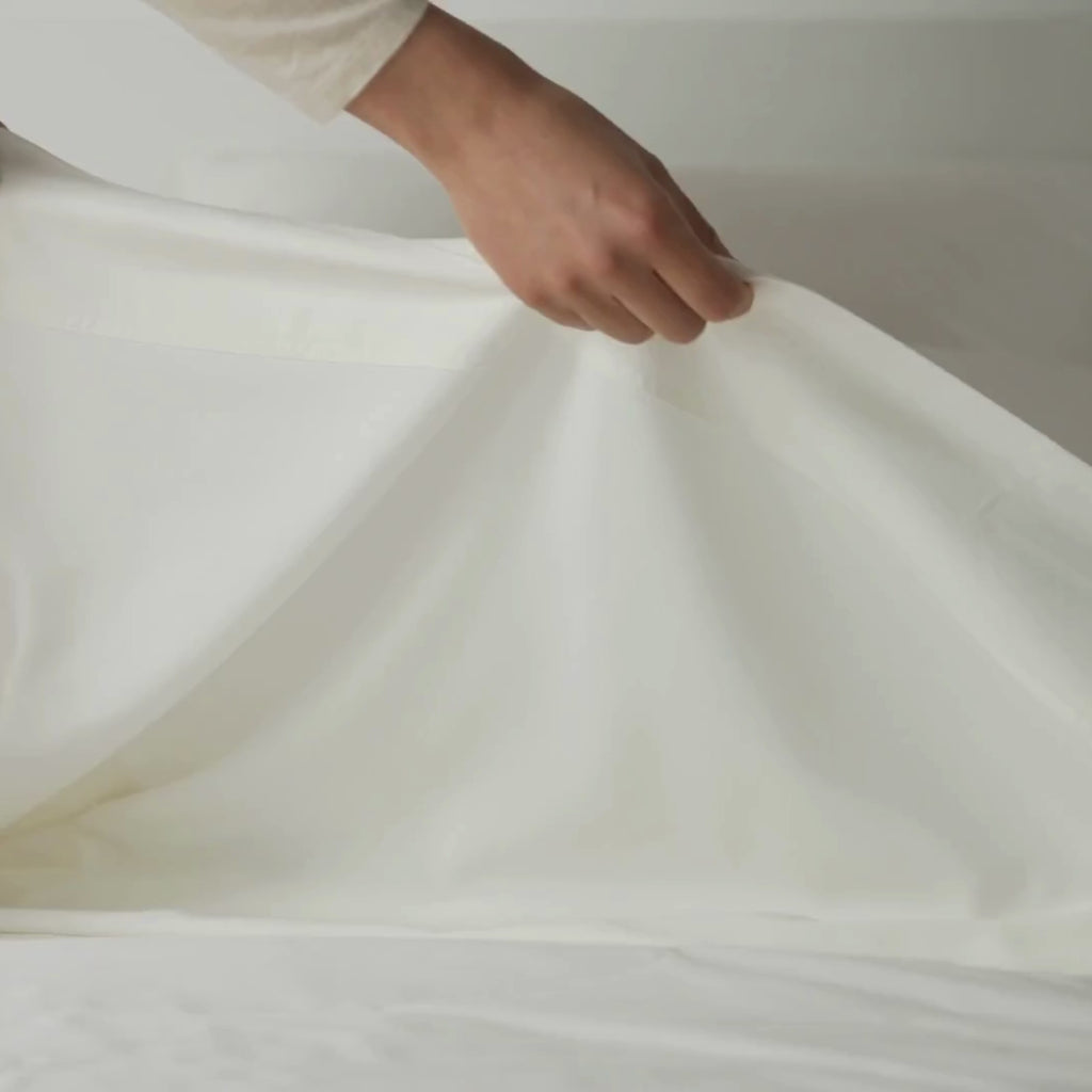 bambaw-cozy-bamboo-flat-sheet-features-texture-close-up-hemstitch-video